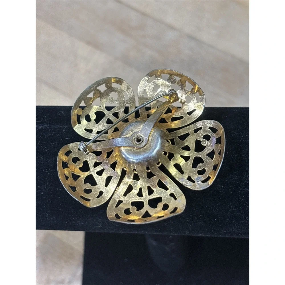 Vintage 1930s Art Deco Gold Tone Filigree Floral Brooch Metal Cabochon Pin